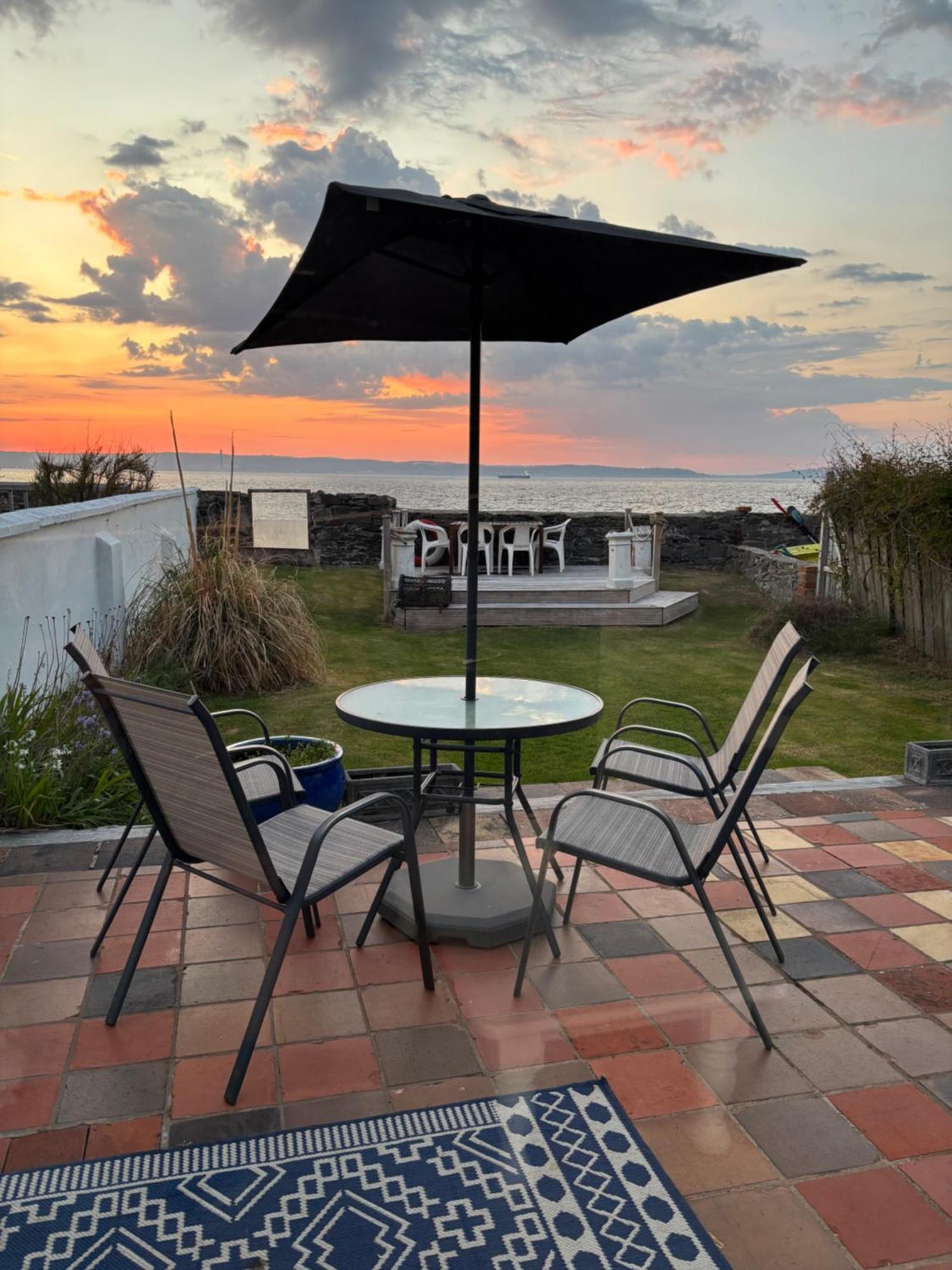 Splash Cottage Beach House With Sea Lapping Garden 班戈北爱尔兰 外观 照片